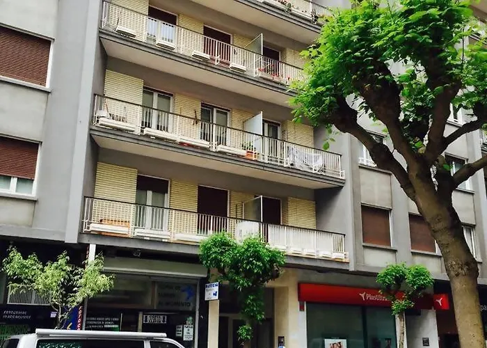 Amplio En Gros Con Parking Privado